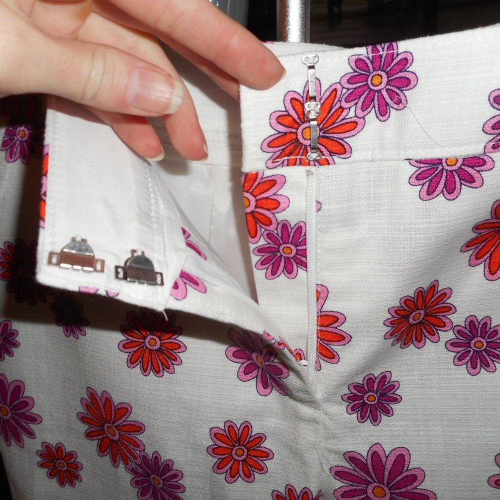 NWT Trina Turk white and paisley pants, pink and purple, 6 - Picture 6 of 8